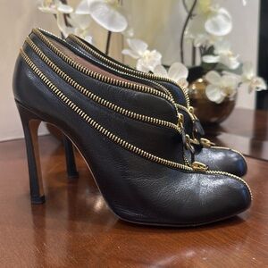 Armani Bordeaus Zipper Size 7,5